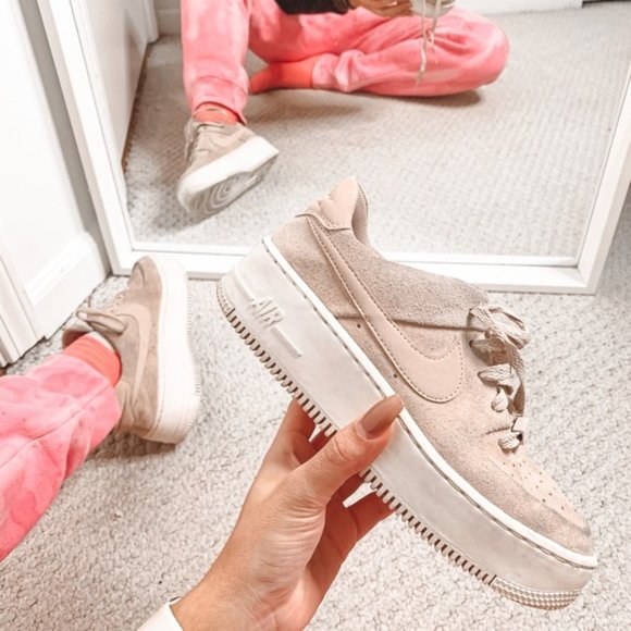 Nike Air Force 1 Sage Low Suede Platform Pink - Picture 1 of 7